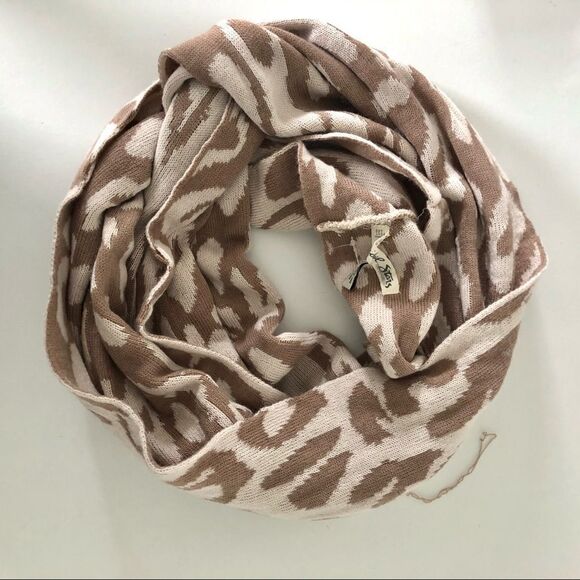 Michael Stars Big Cat Eternity Scarf Tan OS - Picture 1 of 10